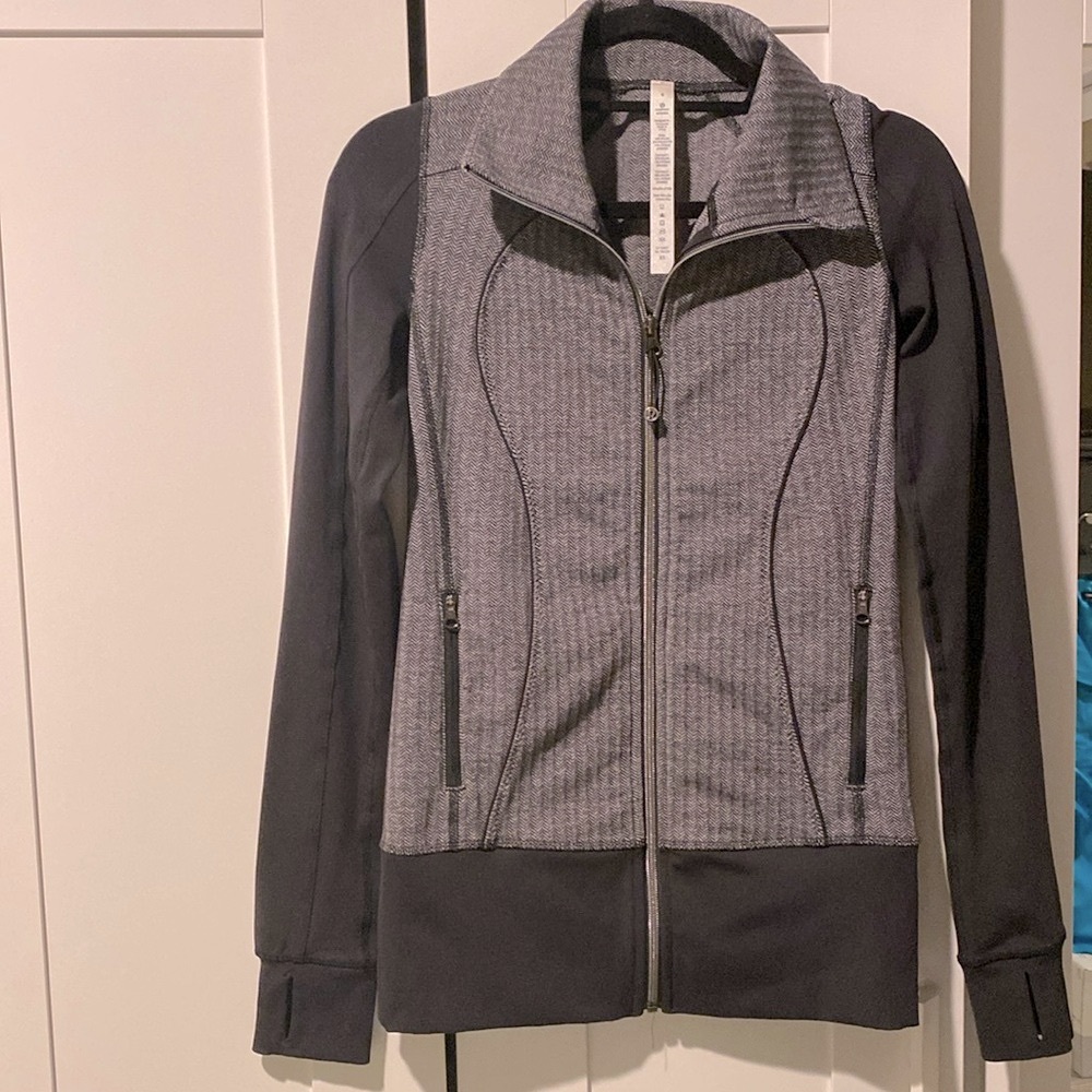 Lululemon Daily Yoga Jacket Gray Black Women Size 4 Stretch Full Zip Collar